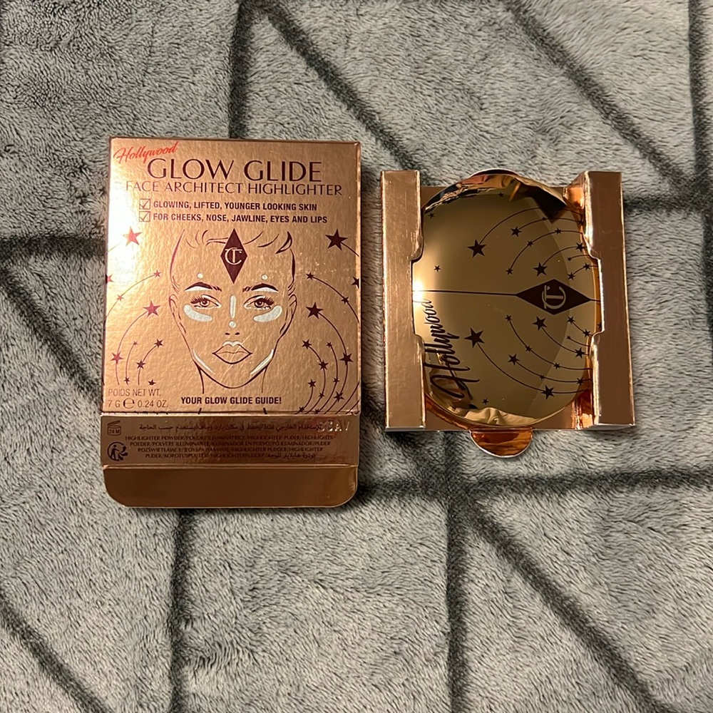 Charlotte Tilbury Glow Glide Highlighter in Champagne Glow